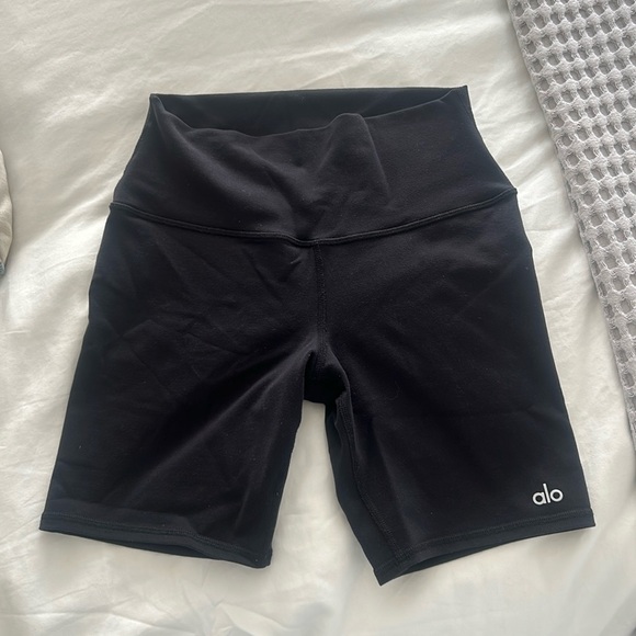 Alo 7” high rise biker short - black size Small - Picture 2 of 4